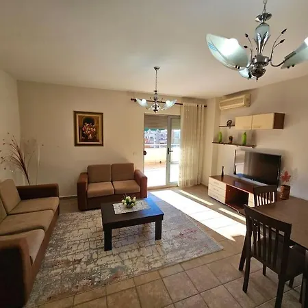Central Apartment * Tiran
